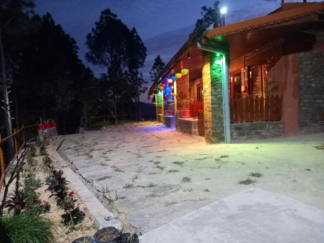 Nature Villaas Basa Homestay Pauri Dış mekan fotoğraf